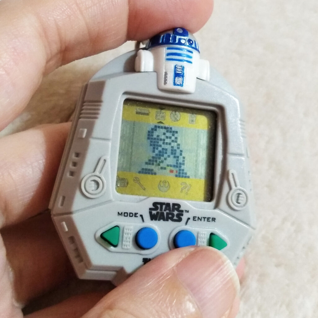 R2-D2 Star Wars Giga Pets Right