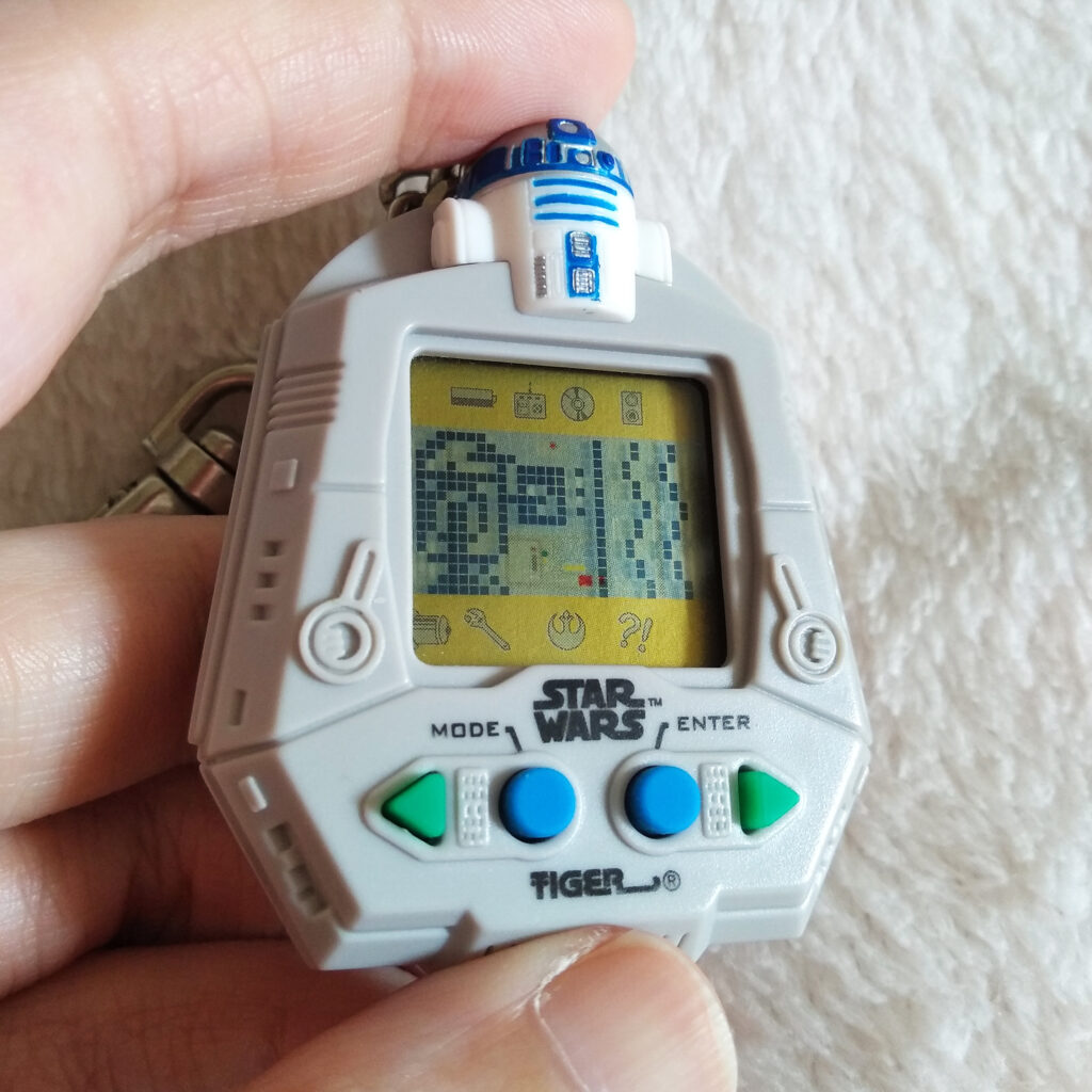 R2-D2 Star Wars Giga Pets Door Successful 